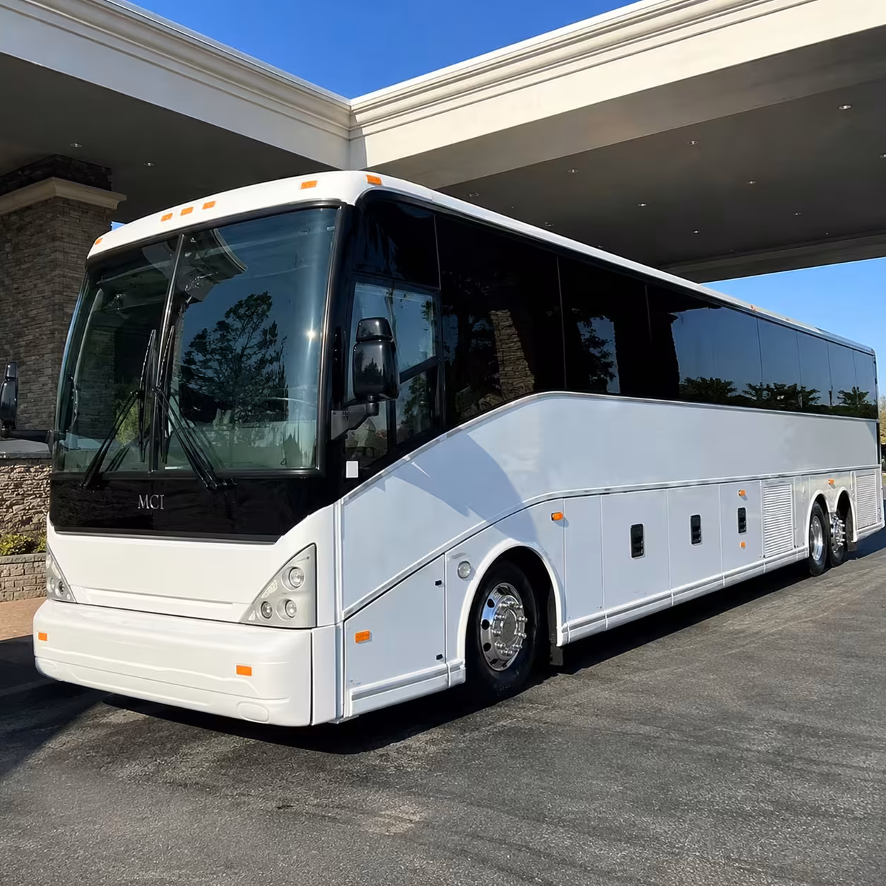 shuttle buses for anaheim resort and platinum triangle workers